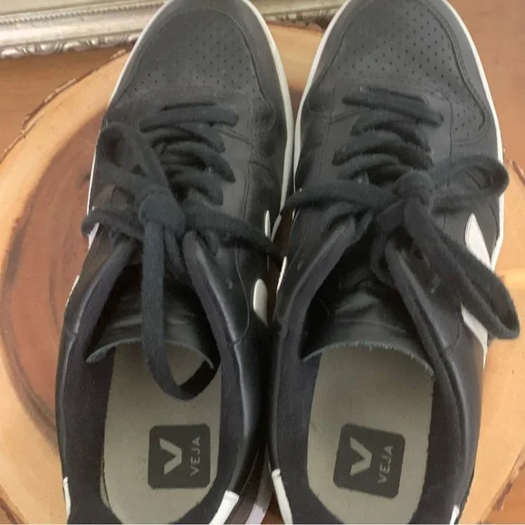 VEJA size 9 V-10 Black Leather White SolesFLAW**